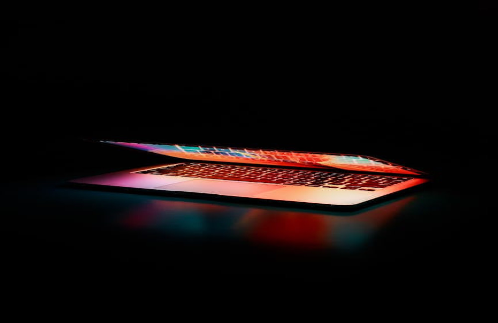 Wat betekent 'cringe' op internet? De uitleg en oorsprong van deze populaire term