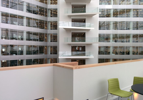 PVC ramen voor grote gebouwen en magazijnen: efficiëntie, comfort en controle op schaal