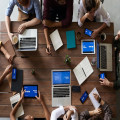 Wat betekent 'ghosting' op sociale media en waarom gebeurt het?