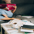Is het nou vraagt of vraagd? Wij leggen het verschil uit